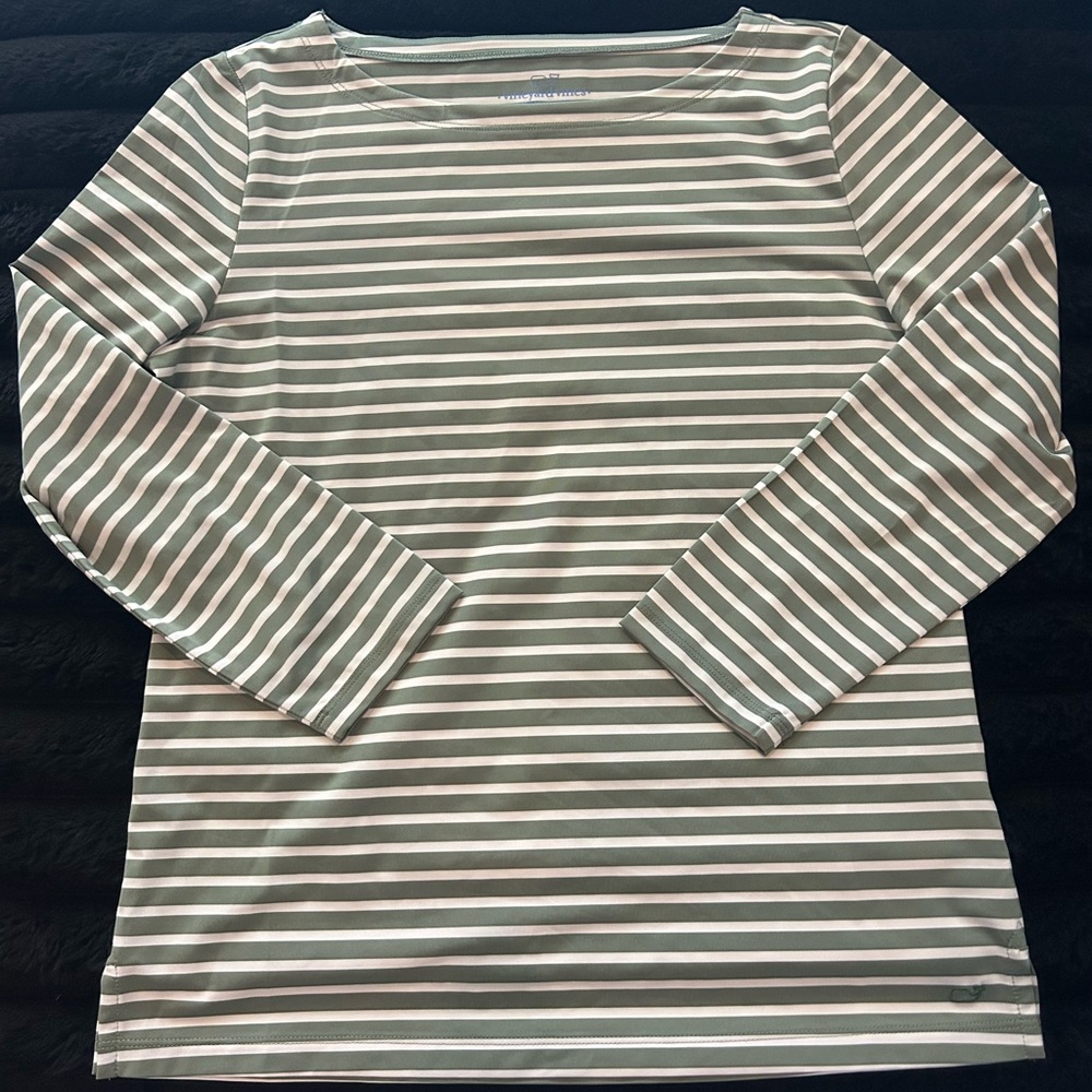 women’s vineyard vines top